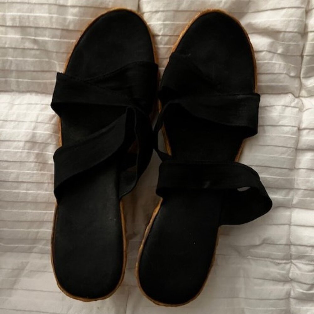 Black Fabric Strap Size 9 Sandals